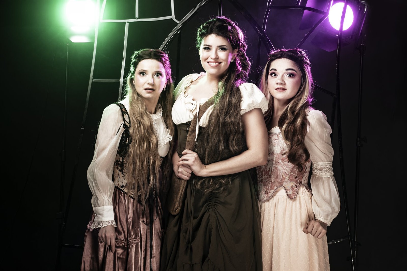 Tres protagonistas de Viva las Brujas — El Musical